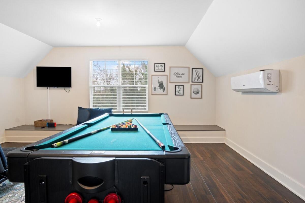 Holiday home Near Boa Stadium, 5 Bedroom With Games, Backyard *