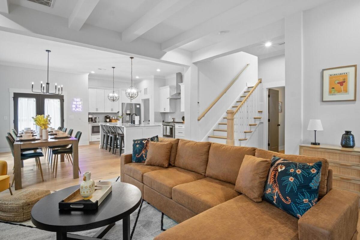 Near Boa Stadium, 5 Bedroom With Games, Backyard * Charlotte
