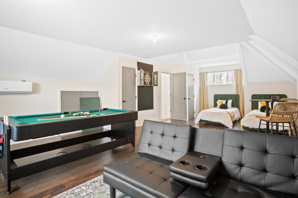 Near Boa Stadium, 5 Bedroom With Games, Backyard Holiday home Charlotte