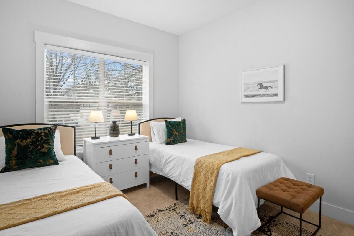 Near Boa Stadium, 5 Bedroom With Games, Backyard * Charlotte