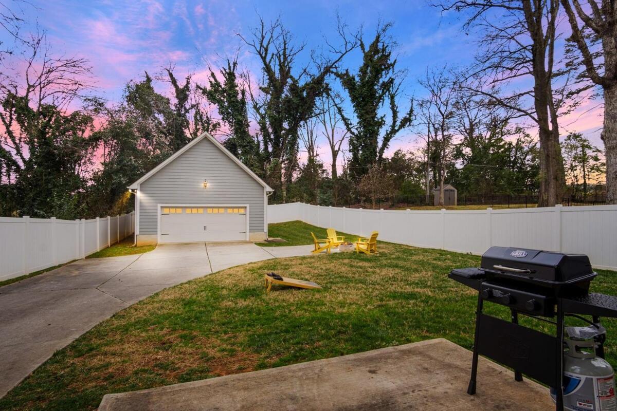 Near Boa Stadium, 5 Bedroom With Games, Backyard * Charlotte